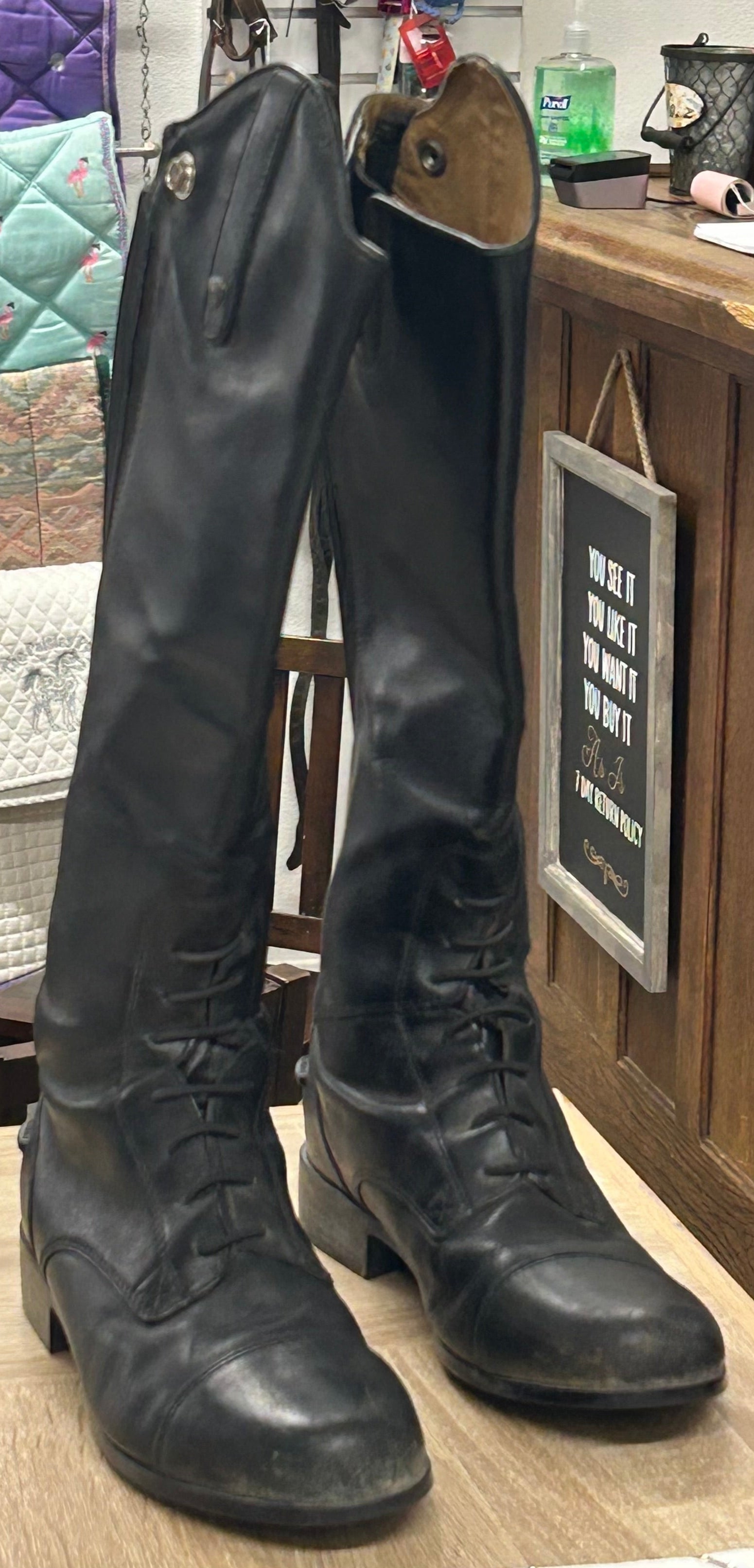 Ariat Field Boots Black Size 4, x slim, short. Kids Used