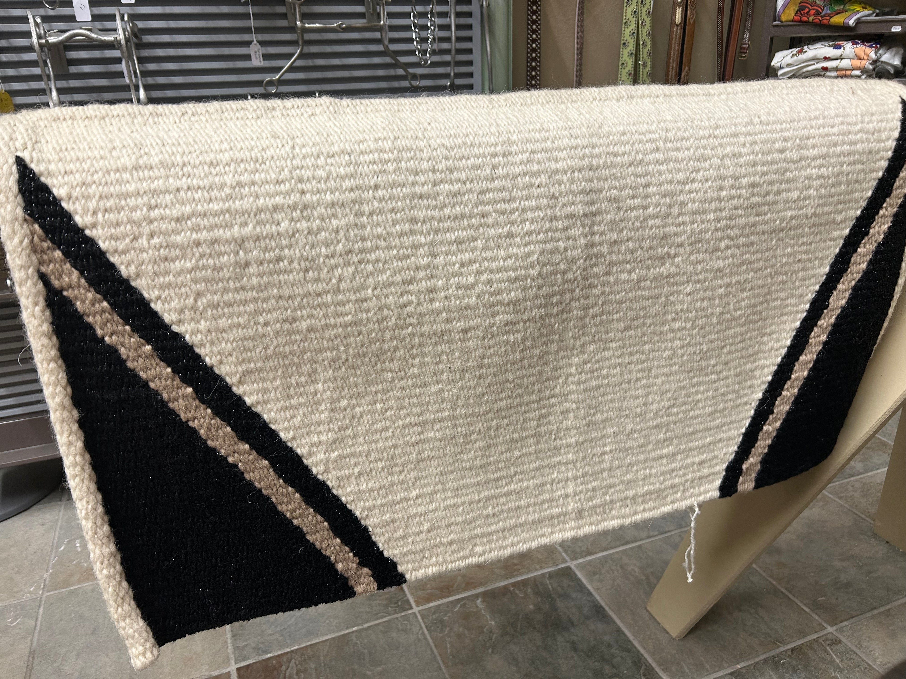 Western showpad creme, black, metallic 33x38